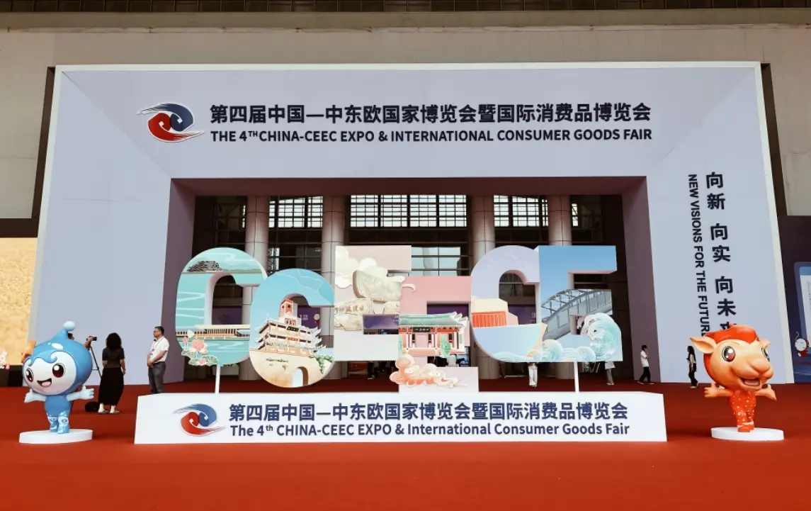 Ningbo Jinmao’s Eco-Friendly Fabrics Draw Attention at CEEC Expo